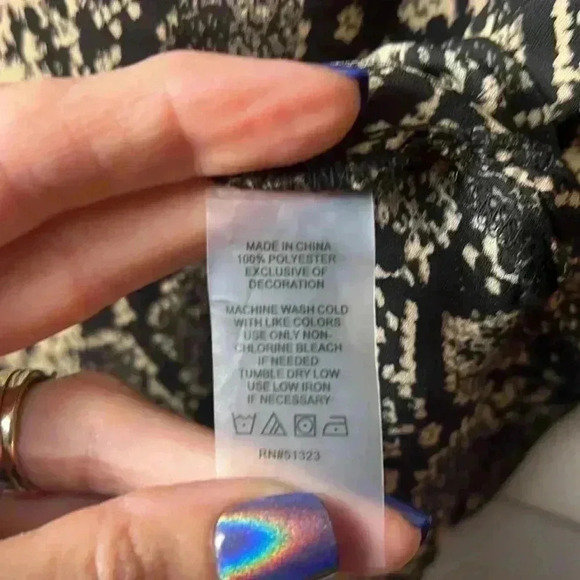 Vince Camuto Lace Yoke Snake Charm Long Sleeve Top Size Medium Rich Black - Picture 9 of 12